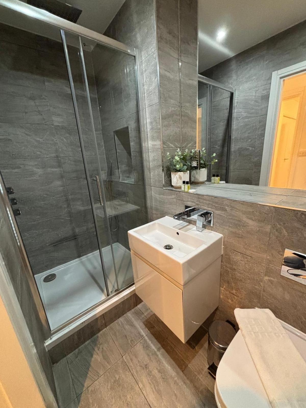 Aldgate Apartment